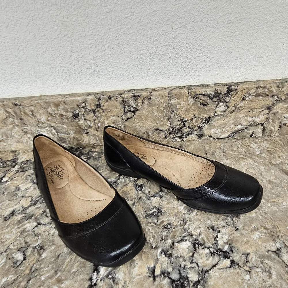 Shoes - Picture 3 of 5